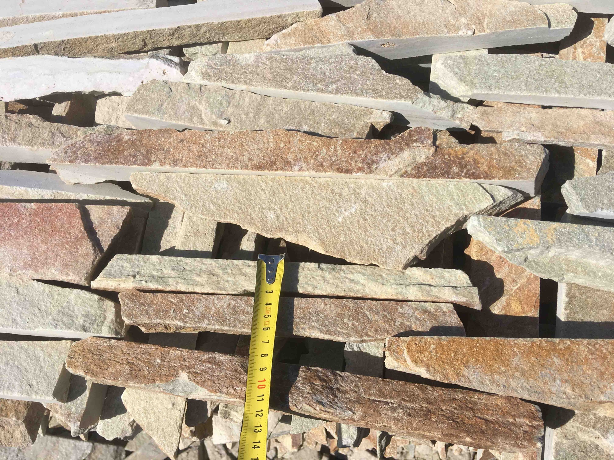 Горбушка златолит золотистый для облицовки купить в Лениногорске