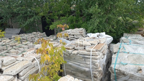 Плитняк галтованный гранитный для ландшафтного дизайна купить в Лениногорске