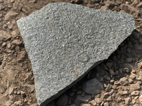 Плитняк златолит Уральский для цоколя, отмостки купить в Лениногорске