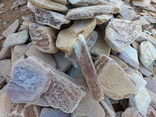 Златолит жёлтый, жёлто-зелёный глыбки и валуны для ланшафтного дизайна купить в Лениногорске