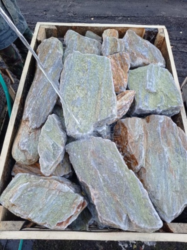 Златолит жёлтый, жёлто-зелёный глыбки и валуны для ланшафтного дизайна купить в Лениногорске