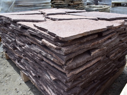 Плитняк лемезит бордовый для облицовки цоколя 20-25 мм  купить в Лениногорске