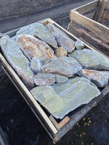 Златолит жёлтый, жёлто-зелёный глыбки и валуны для ланшафтного дизайна купить в Лениногорске