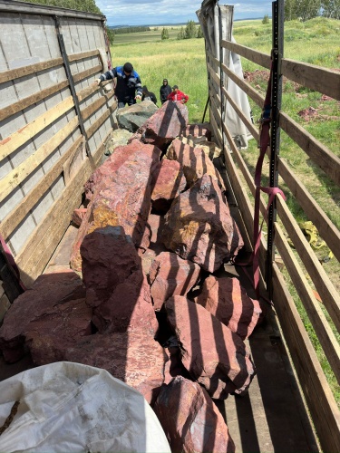 Ландшафтные глыбы красно-фиолетовые 200-1000 килограмм купить в Лениногорске