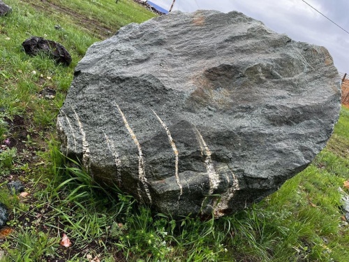 Гигантские зелёные валуны для ландшафтного дизайна весом более 5 тонн купить в Лениногорске