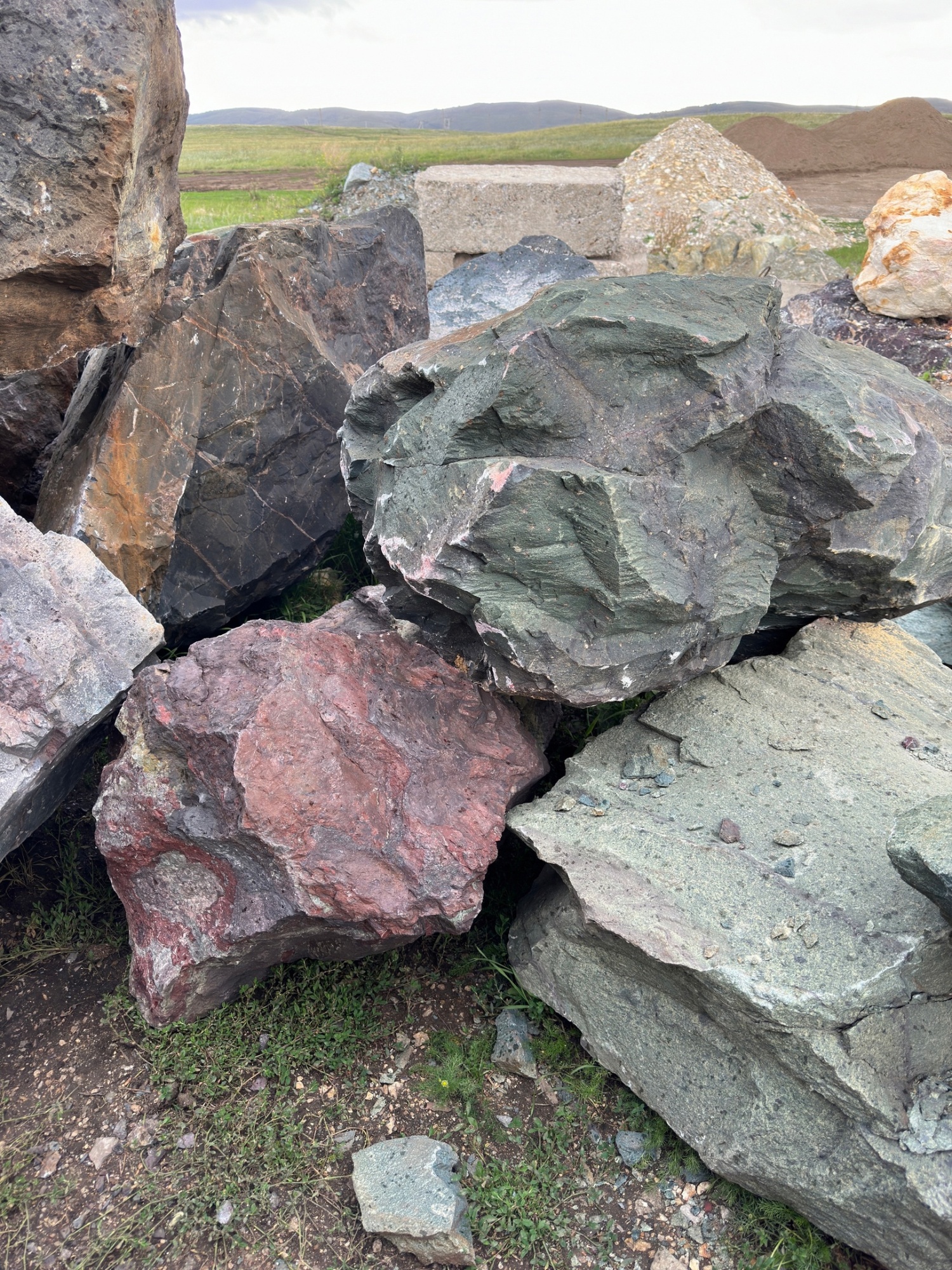 Камни для ландшафтного дизайна зелёные 10-60 килограмм купить в Лениногорске