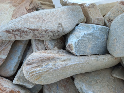 Златолит жёлтый, жёлто-зелёный глыбки и валуны для ланшафтного дизайна купить в Лениногорске