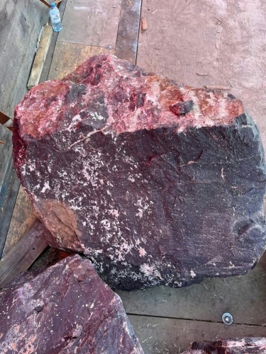 Камни для ландшафтного дизайна красно-фиолетовые 10-60 килограмм купить в Лениногорске