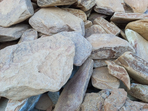 Златолит жёлтый, жёлто-зелёный глыбки и валуны для ланшафтного дизайна купить в Лениногорске