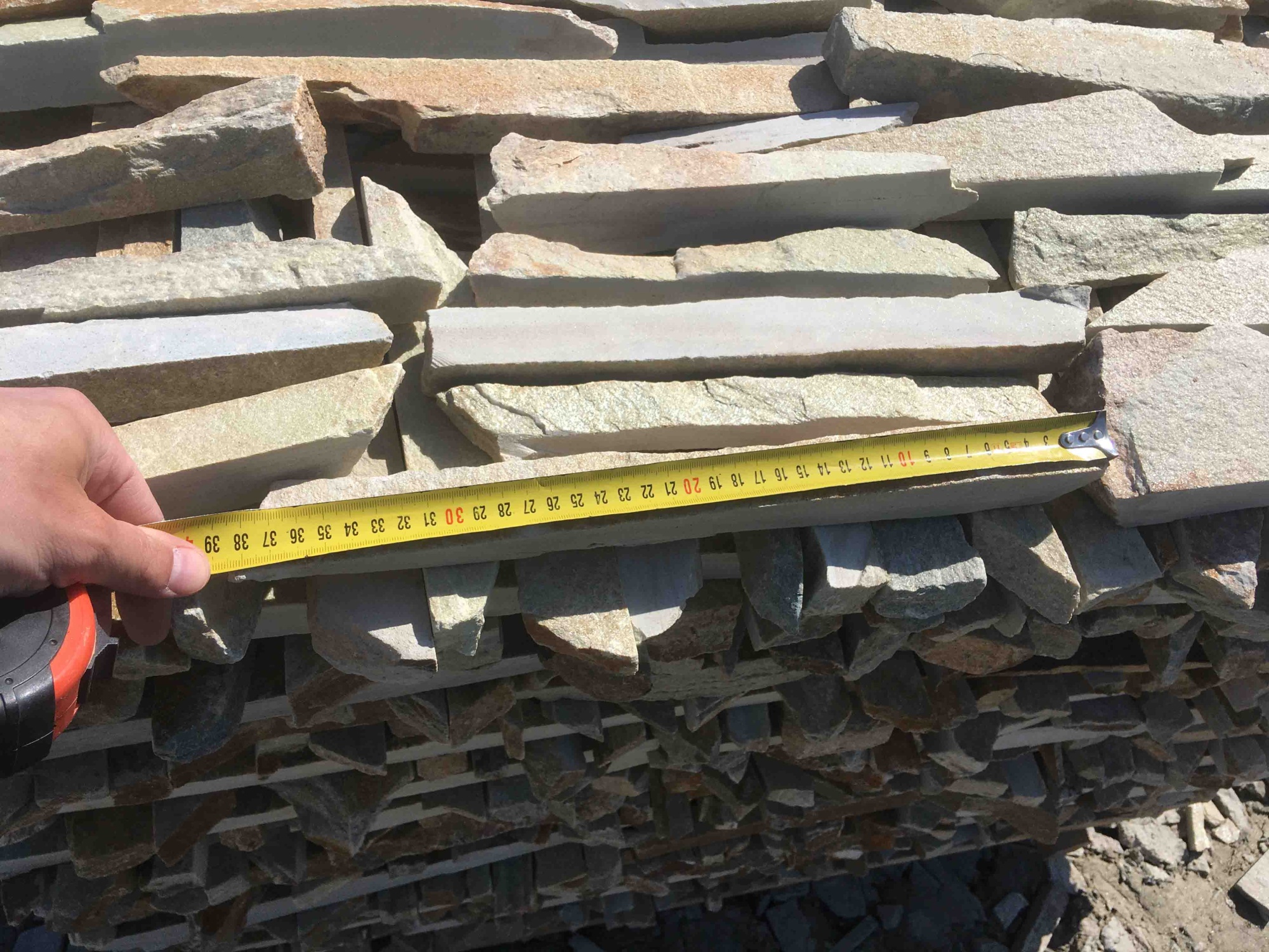 Горбушка златолит золотистый для облицовки купить в Лениногорске