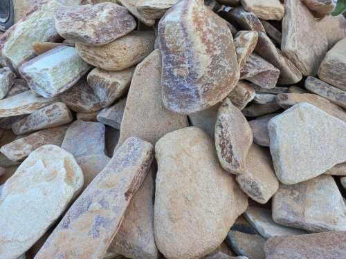 Златолит жёлтый, жёлто-зелёный глыбки и валуны для ланшафтного дизайна купить в Лениногорске