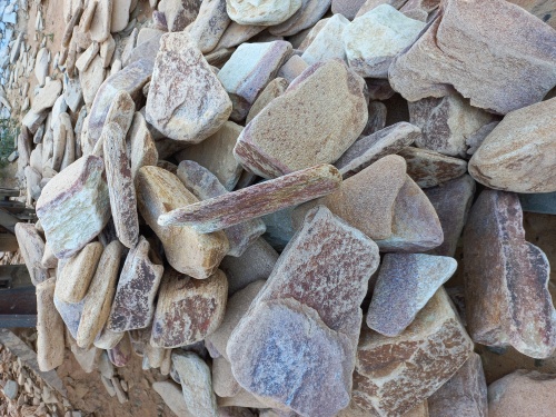 Златолит жёлтый, жёлто-зелёный глыбки и валуны для ланшафтного дизайна купить в Лениногорске