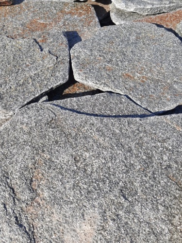 Златолит серебристый галтованный для лестниц купить в Лениногорске